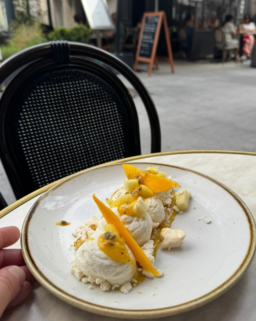 Dessert à la mangue et passion avec meringue, restaurant L'Annexe Chartres